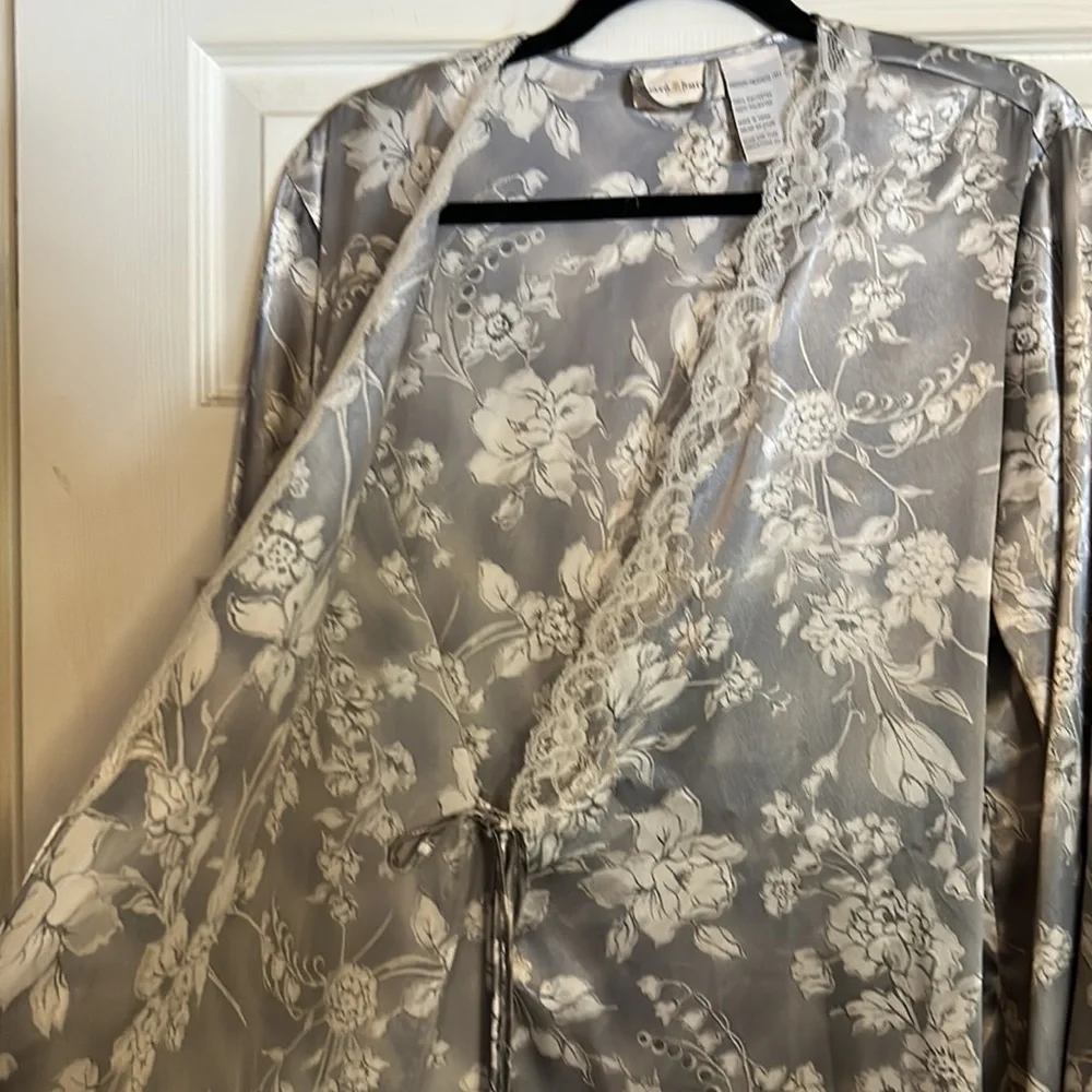 House robe - Picture 3 of 4